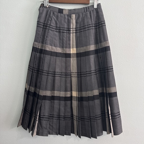 Highland Queen Dresses & Skirts - Vintage 60's Highland Queen Virgin‎ Wool Gray Plaid Reversible skirt Women 10